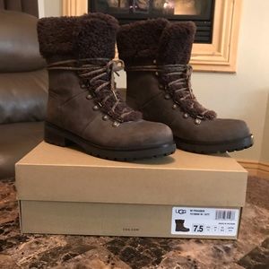 **UGG 🖤 FRASER BOOTS**
